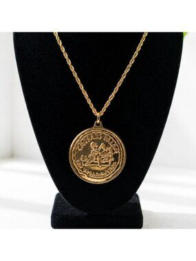 Caesars Palace Las Vegas Gold-Tone Medallion Pendant Necklace 36cm Chain 5cm Pen